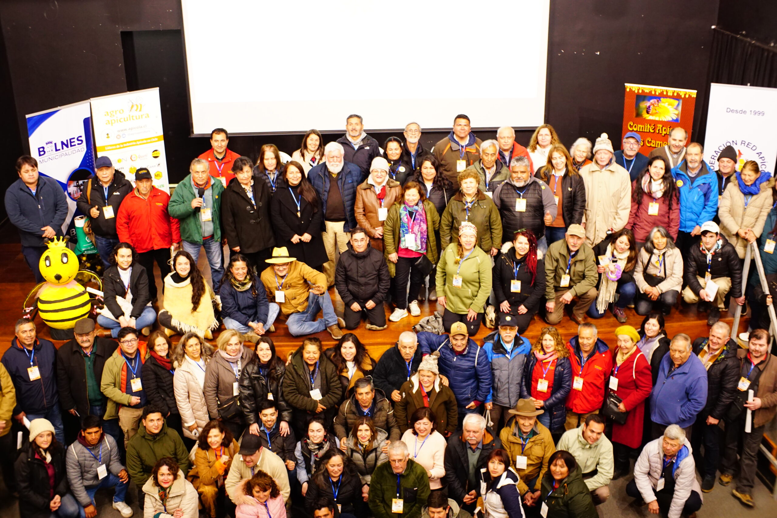 
Más de 300 apicultores de todo chile se reunieron en el XXVI Congreso Apícola Nacional Bulnes 2025